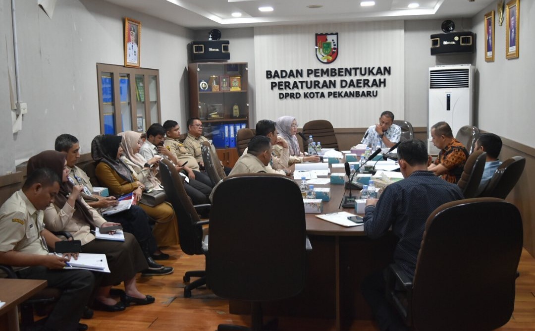 Bapemperda DPRD Kota Pekanbaru Bahas Ranperda Penyatuan Pajak dan Retribusi