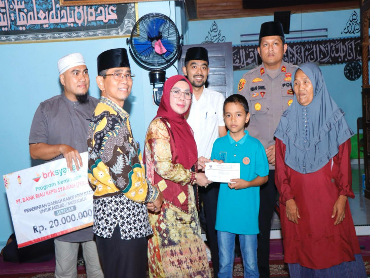 Wakil Bupati Kampar Dr. Misharti Laksnakan Safari Ramadhan di Masjid At-Taqwa Desa Persiapan Pulau Belimbing Kecamatan Kuok.